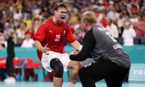 Lukas Jørgensen griner ad spørgsmål om Emil Nielsen